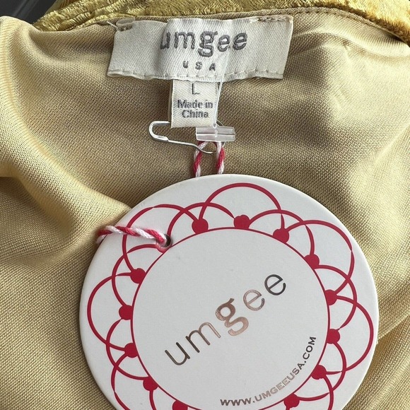 Umgee Yellow Gold Crushed Velvet Sleeveless Scalloped V-Neck Tank Top Sz L NWT - Picture 10 of 12